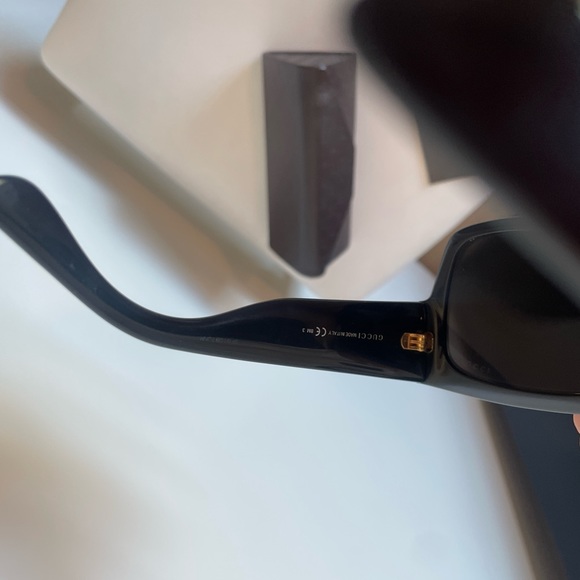 Black Gucci Logo Sunglasses - Picture 5 of 13